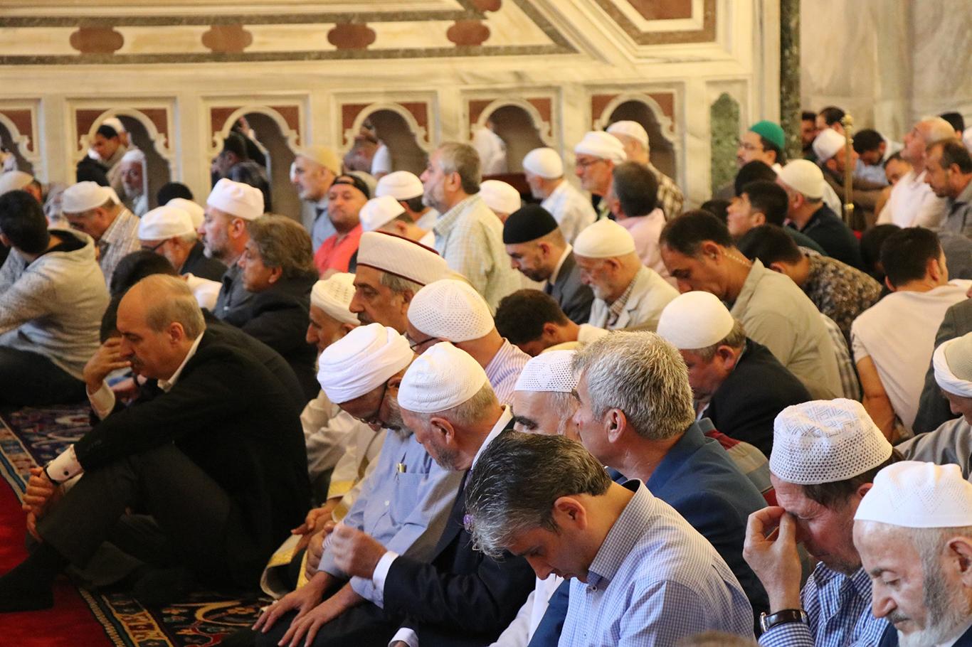 "Bayram kırgınlıkların unutulduğu günlerdir"